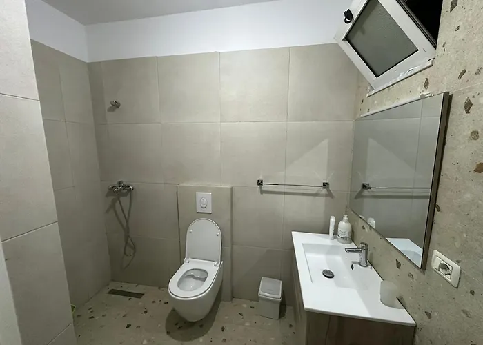 Starli - * Tirana